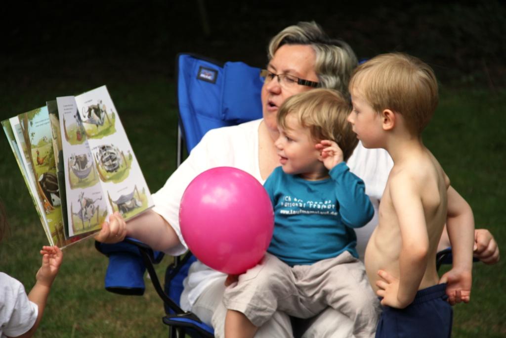 Vorlese-Oma beim LAUFMAMALAUF-Sommerfest