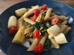 cremige Zitronen-Pasta mit Spargel und Spinat